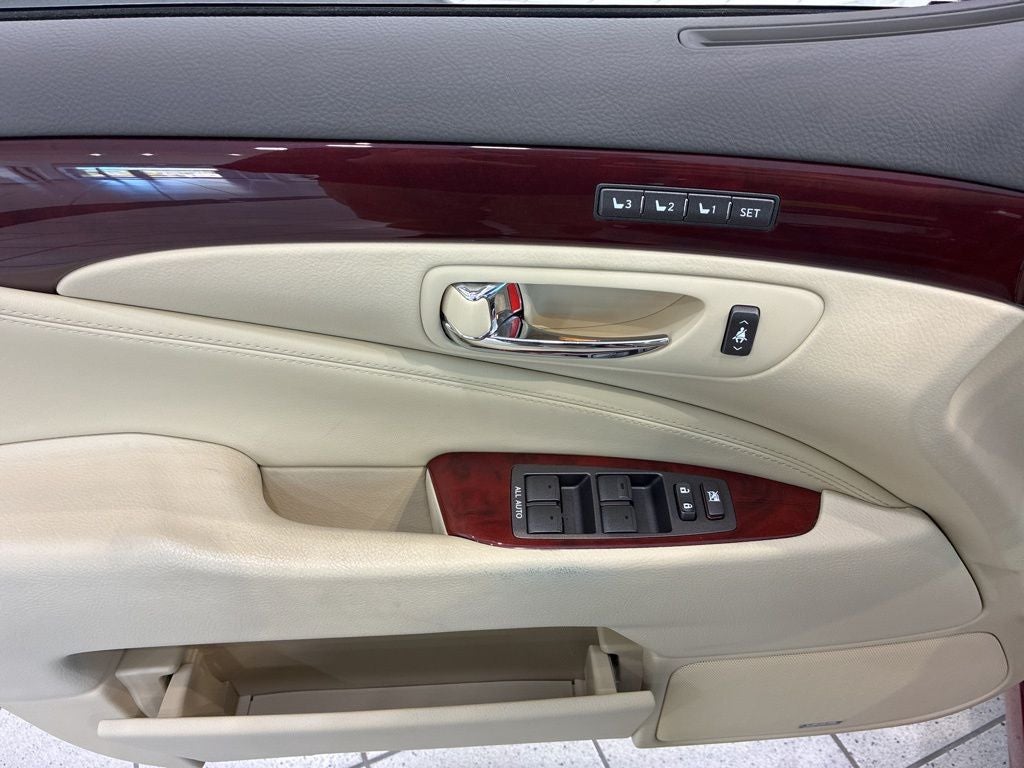 2010 Lexus LS 460 AWD/LUXURY/NAV/POWER DOOR CLOSERS/NEW TIRES