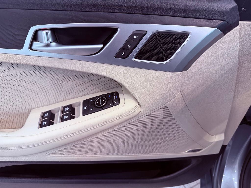 2017 Genesis G80 3.8 ULTIMATE/PANO ROOF/NAV/SMART CRUISE/NEW TIRES