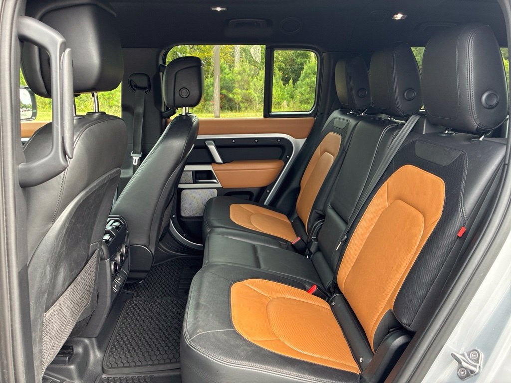 2023 Land Rover Defender 130 X-Dynamic SE PERFECTLY MAINTAINED AT DEALER/ALL RECORDS