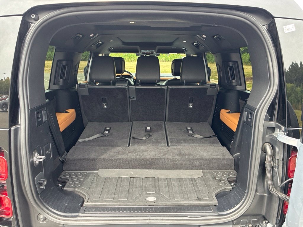 2023 Land Rover Defender 130 X-Dynamic SE PERFECTLY MAINTAINED AT DEALER/ALL RECORDS