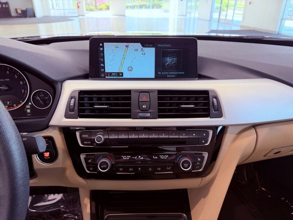 2018 BMW 3 Series 320i NAV/SUNROOF/BLINDSPOT/1 OWNER/4 NEW TIRES