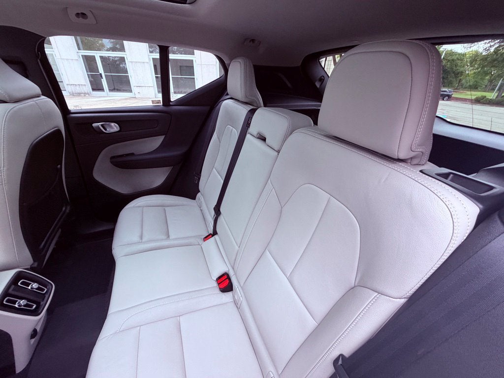 2021 Volvo XC40 Momentum PREMIUM/PANO ROOF/NAV/BLIND SPOT/PARK AST