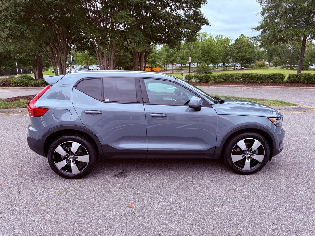 2021 Volvo XC40 Momentum PREMIUM/PANO ROOF/NAV/BLIND SPOT/PARK AST
