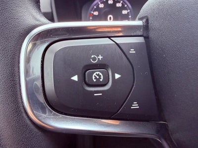 2021 Volvo XC40 Momentum PREMIUM/PANO ROOF/NAV/BLIND SPOT/PARK AST