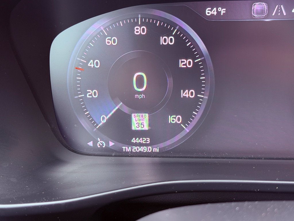 2021 Volvo XC40 Momentum PREMIUM/PANO ROOF/NAV/BLIND SPOT/PARK AST
