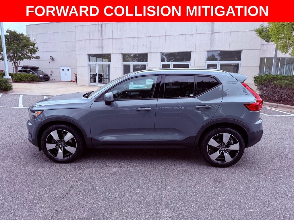 2021 Volvo XC40 Momentum PREMIUM/PANO ROOF/NAV/BLIND SPOT/PARK AST