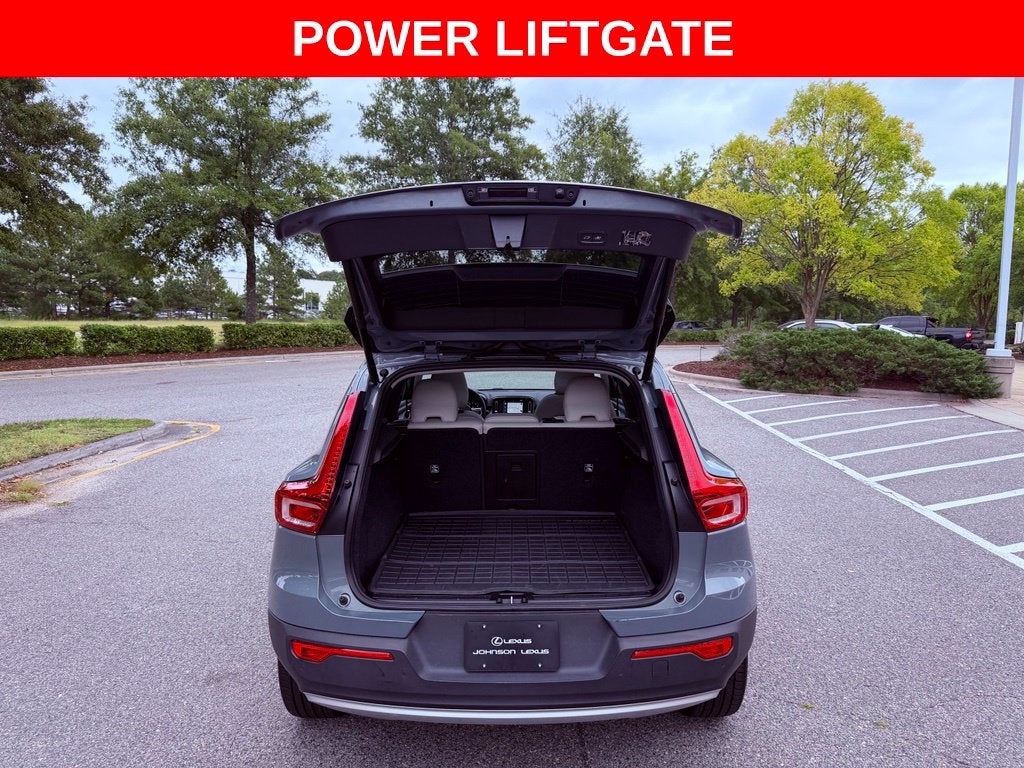 2021 Volvo XC40 Momentum PREMIUM/PANO ROOF/NAV/BLIND SPOT/PARK AST