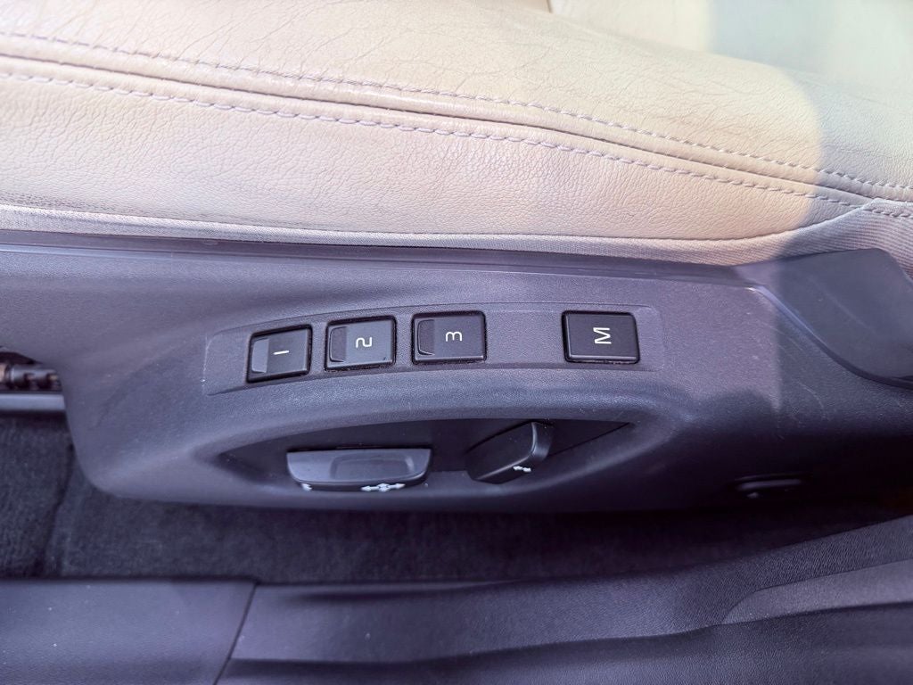 2016 Volvo XC60 T5 Drive-E Premier PANO ROOF/BLIND SPOT/1 OWNER/ALL RECORDS