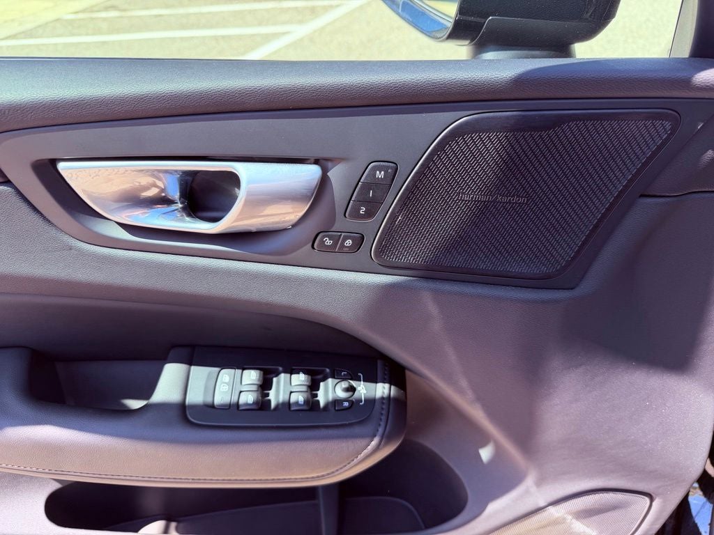 2024 Volvo XC60 B5 Plus Dark Theme PANO ROOF/HARMAN KARDON/NAV/360 CAM