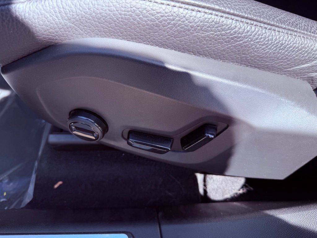 2024 Volvo XC60 B5 Plus Dark Theme PANO ROOF/HARMAN KARDON/NAV/360 CAM
