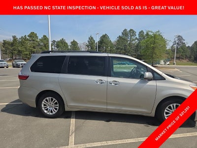 2017 Toyota Sienna XLE 8 Passenger