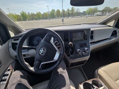 2017 Toyota Sienna XLE 8 Passenger