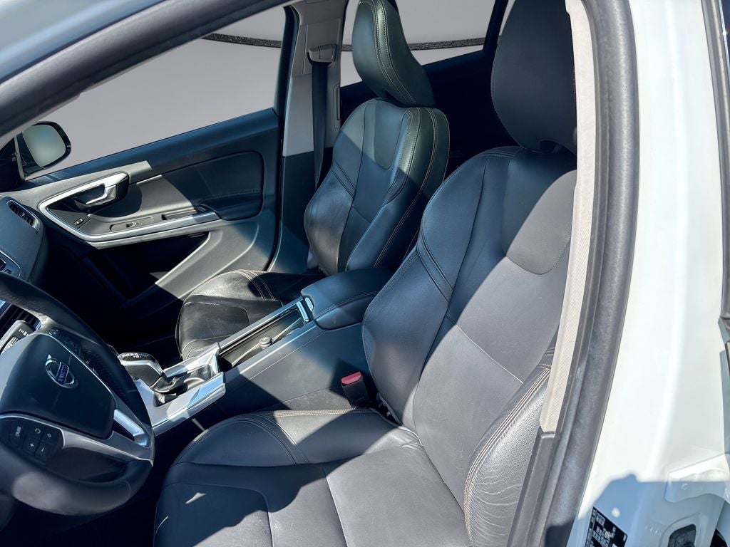 2017 Volvo V60 Cross Country T5