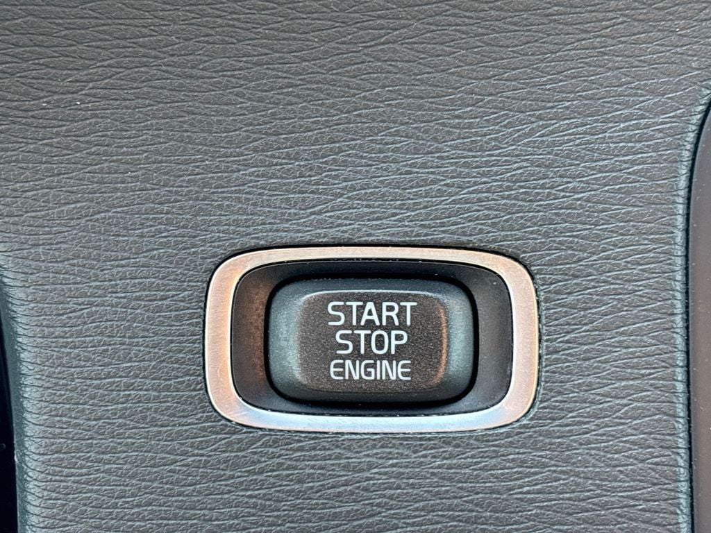 2017 Volvo V60 Cross Country T5