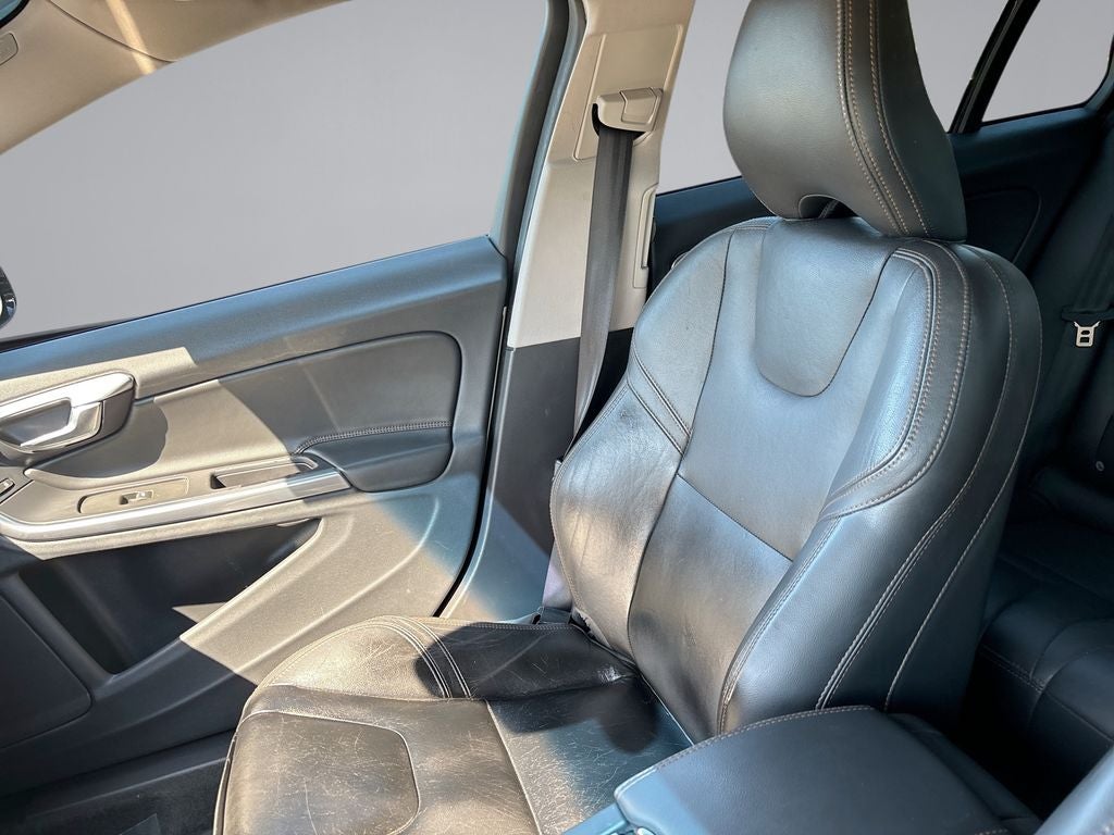 2017 Volvo V60 Cross Country T5