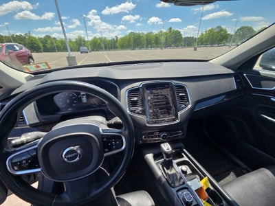 2016 Volvo XC90 T6 Momentum