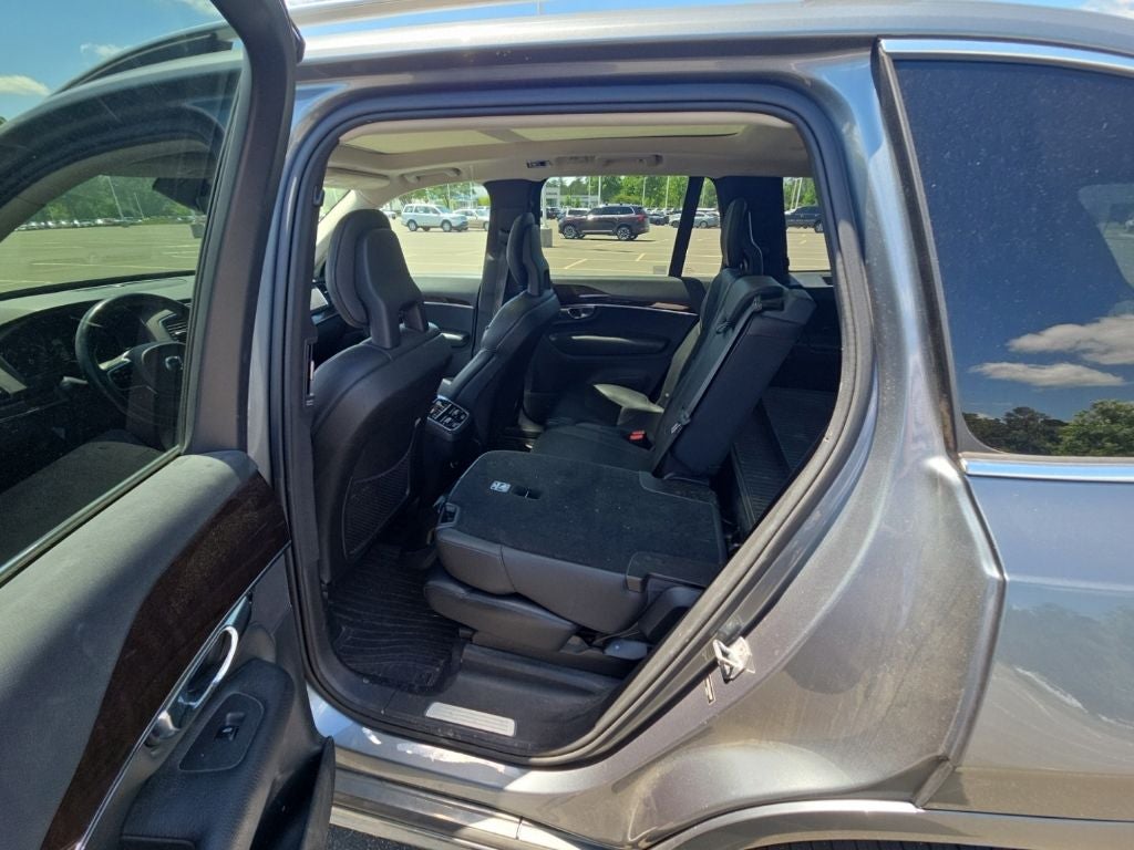 2016 Volvo XC90 T6 Momentum