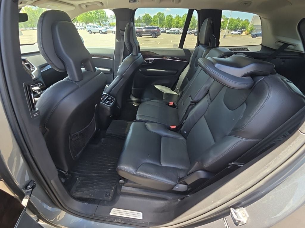 2016 Volvo XC90 T6 Momentum