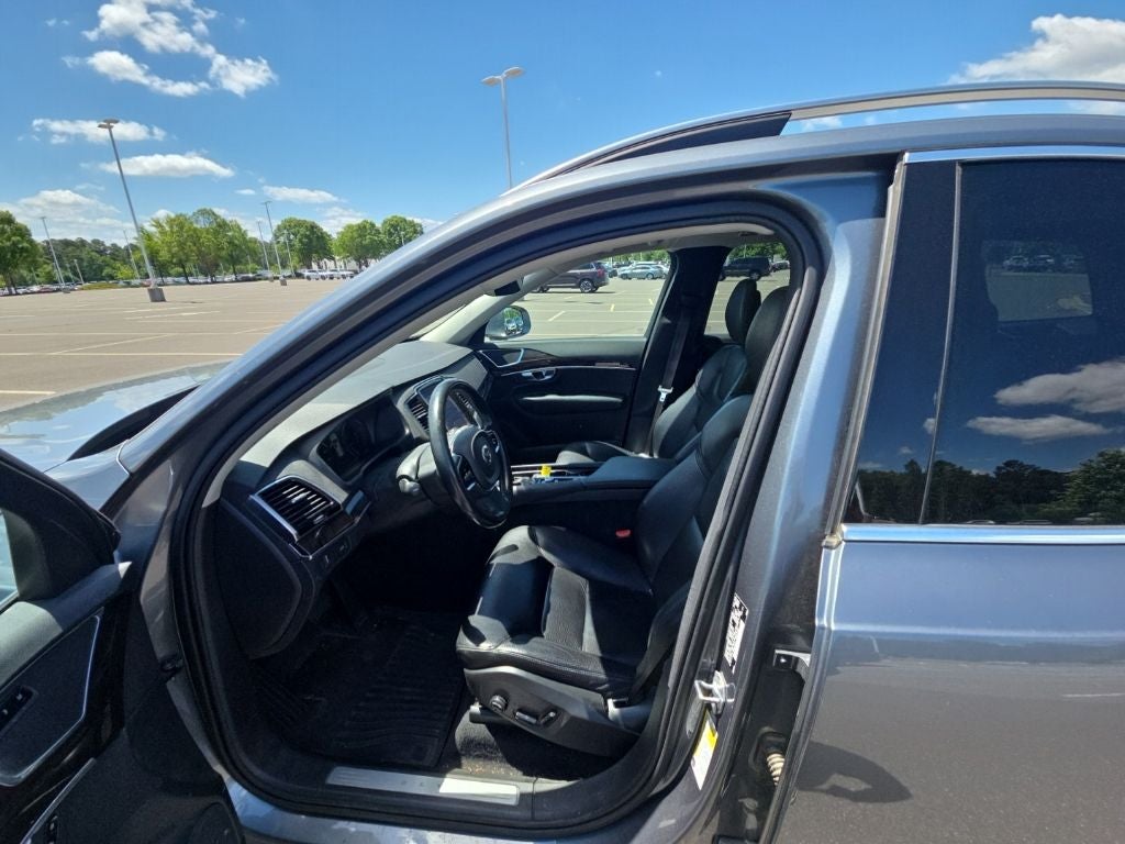 2016 Volvo XC90 T6 Momentum