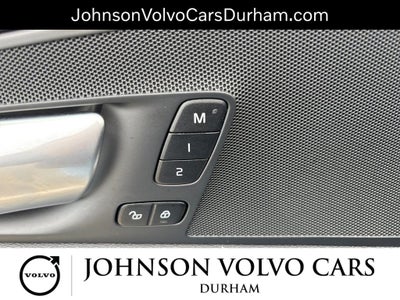 2024 Volvo XC60 Recharge Plug-In Hybrid Core Dark Theme