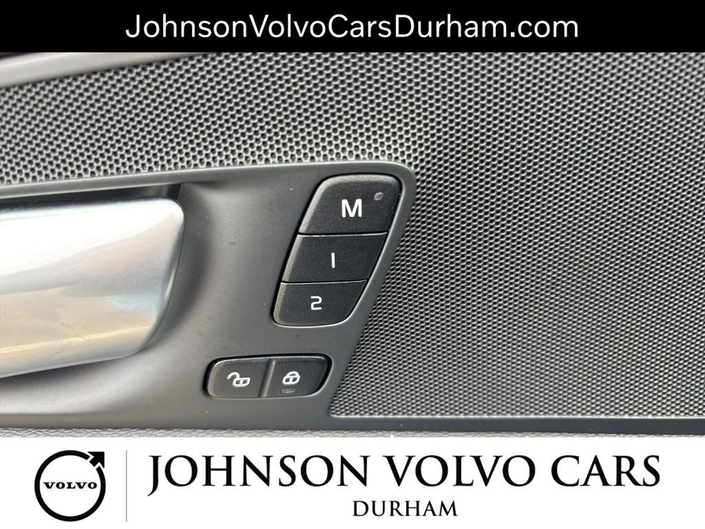 2024 Volvo XC60 Recharge Plug-In Hybrid Core Dark Theme