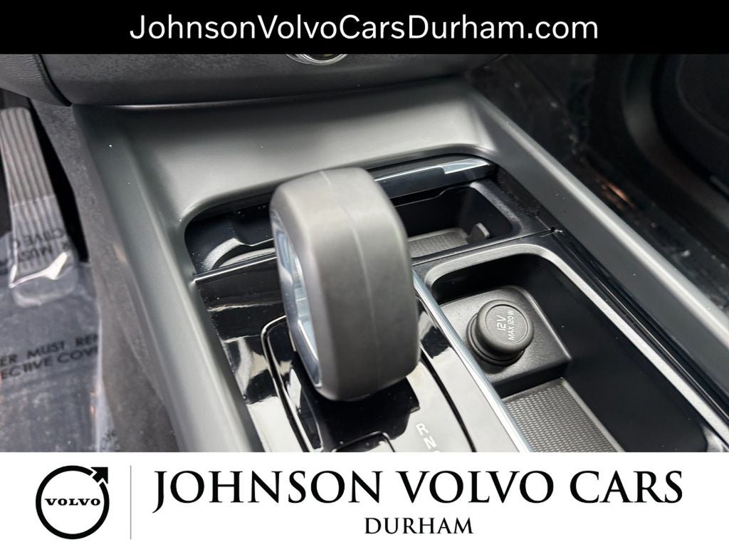 2024 Volvo XC60 Recharge Plug-In Hybrid Core Dark Theme