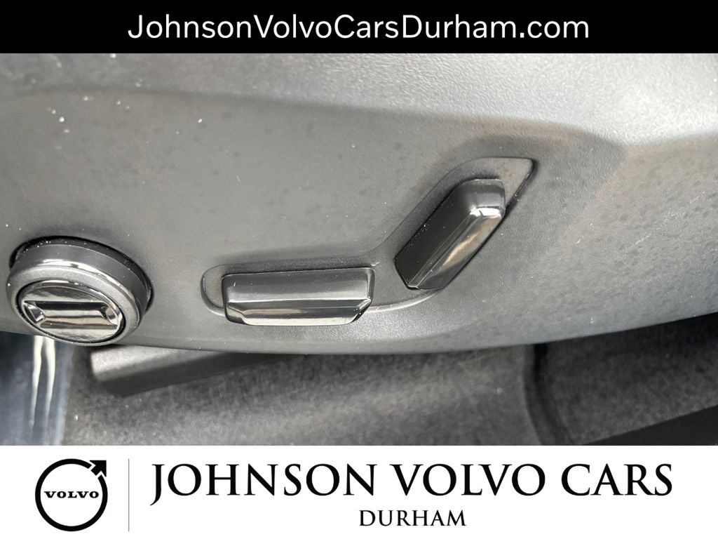 2024 Volvo XC60 Recharge Plug-In Hybrid Core Dark Theme