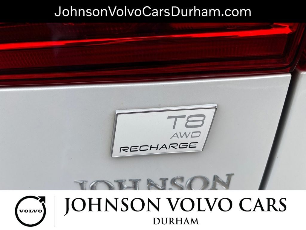 2024 Volvo XC60 Recharge Plug-In Hybrid Core Dark Theme