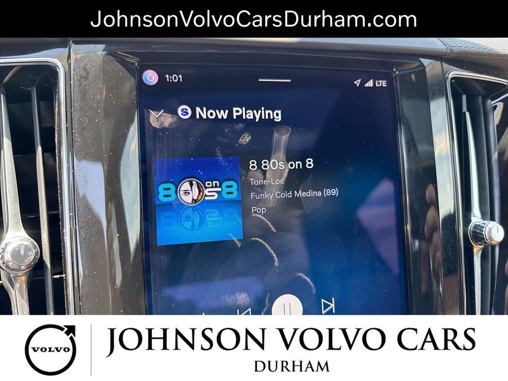 2023 Volvo XC60 B5 Ultimate Dark Theme