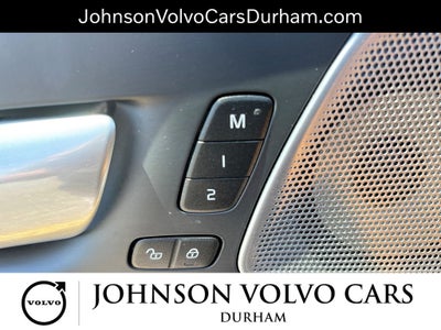 2023 Volvo XC60 B5 Ultimate Dark Theme