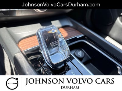 2023 Volvo XC60 B5 Ultimate Dark Theme
