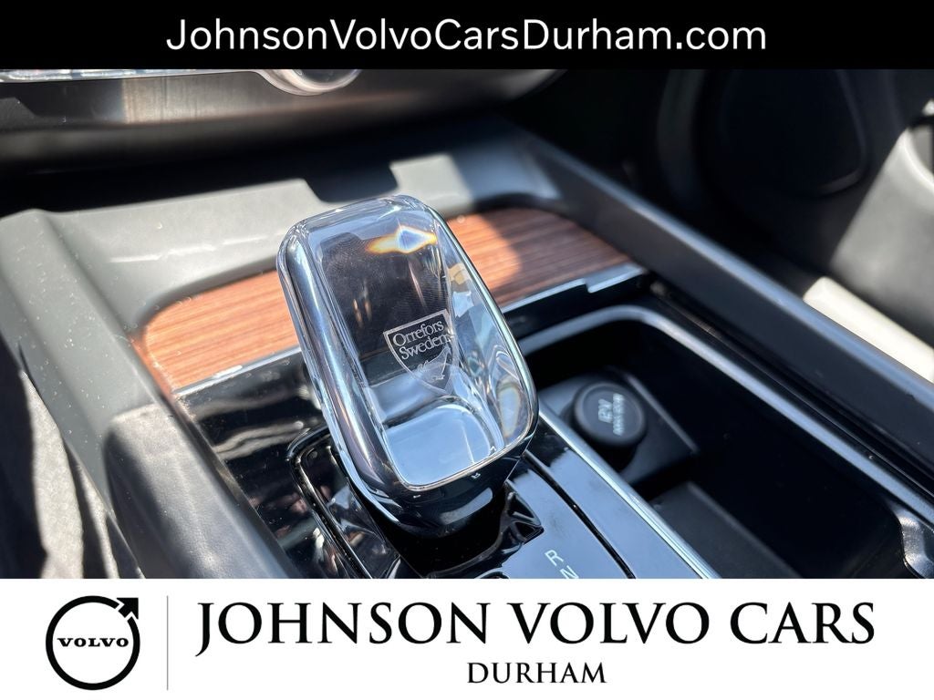 2023 Volvo XC60 B5 Ultimate Dark Theme