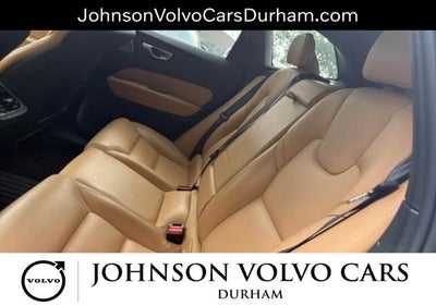2023 Volvo XC60 B5 Ultimate Dark Theme