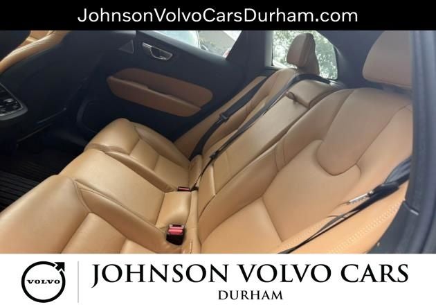 2023 Volvo XC60 B5 Ultimate Dark Theme