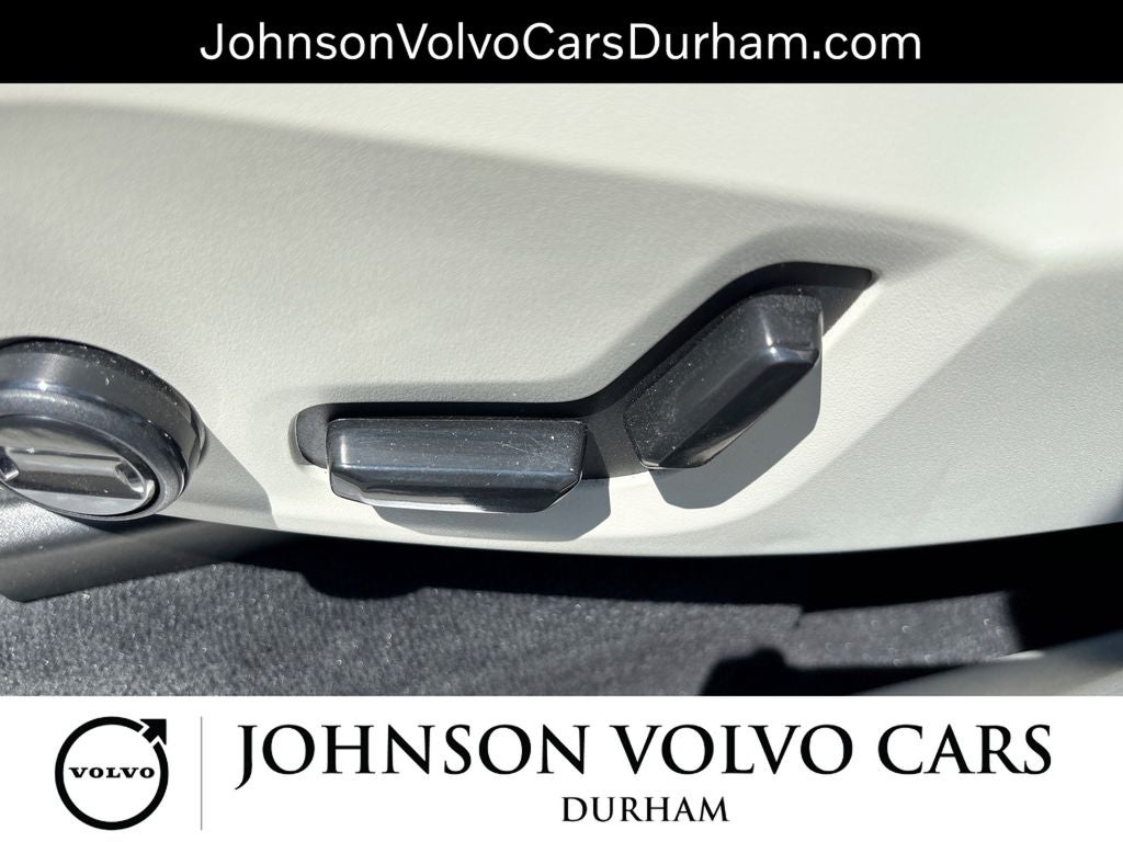 2023 Volvo XC90 B5 Plus