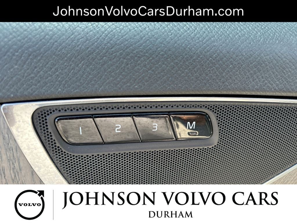 2023 Volvo XC90 B5 Plus