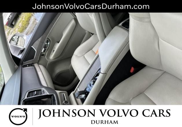2023 Volvo XC90 B5 Plus