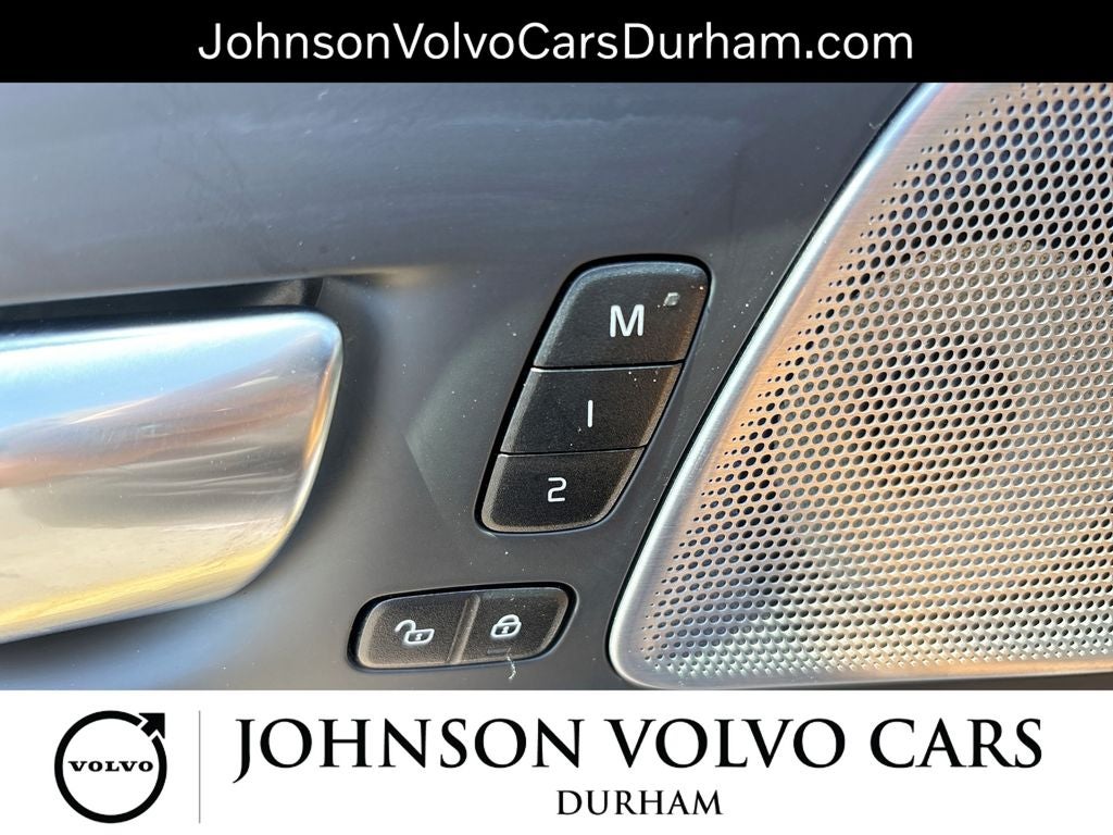 2023 Volvo XC60 B5 Ultimate Bright Theme