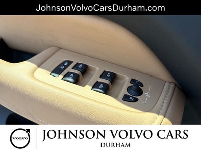 2023 Volvo XC60 B5 Ultimate Bright Theme
