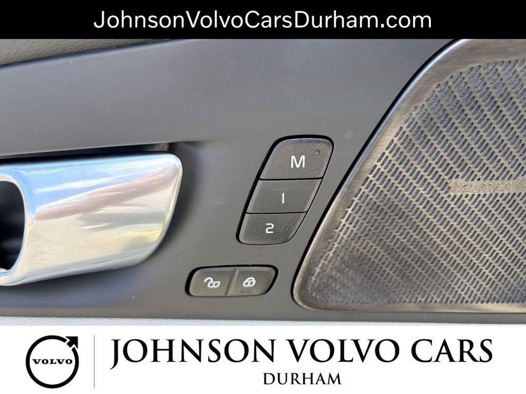 2023 Volvo XC60 B5 Ultimate Bright Theme