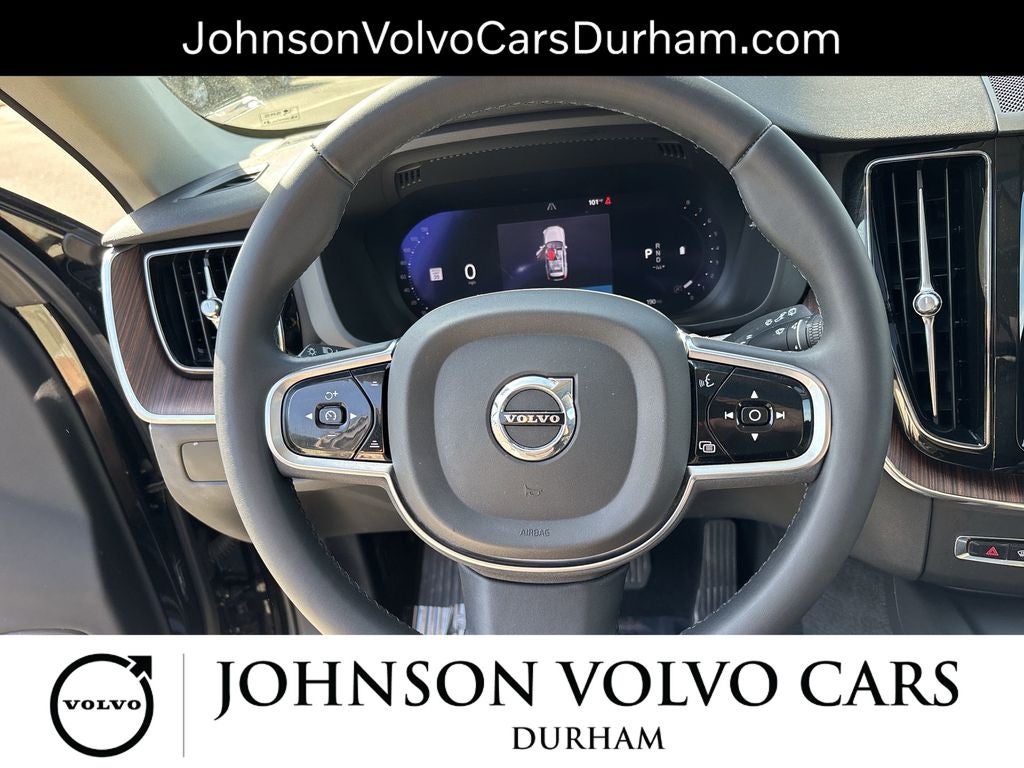 2023 Volvo XC60 B5 Plus Dark Theme