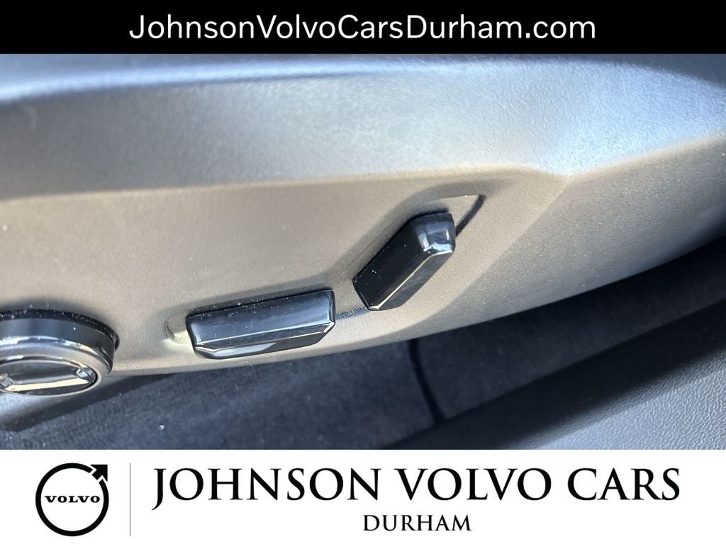 2023 Volvo XC60 B5 Plus Dark Theme