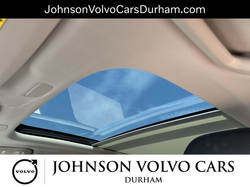 2023 Volvo XC60 B5 Plus Dark Theme