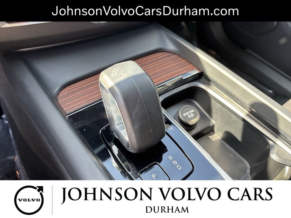 2023 Volvo XC60 B5 Plus Dark Theme