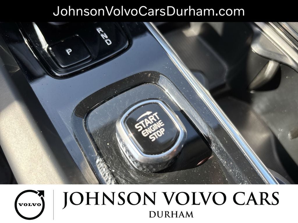 2023 Volvo XC60 B5 Plus Dark Theme