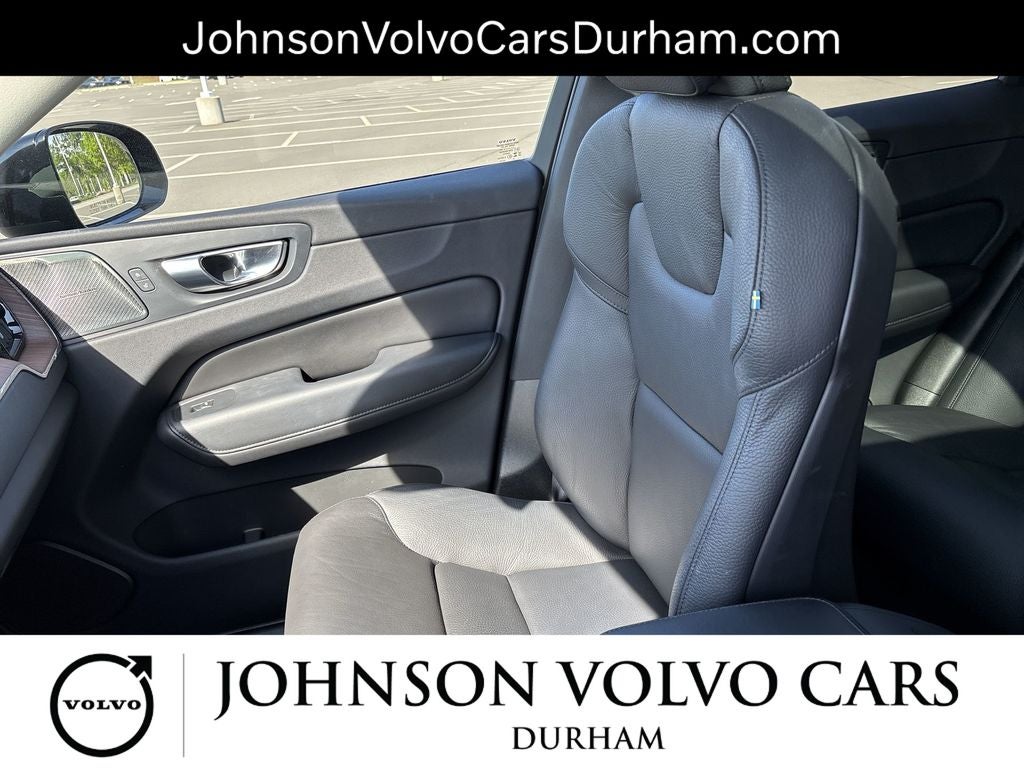 2023 Volvo XC60 B5 Plus Dark Theme