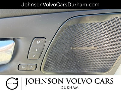 2023 Volvo XC60 B5 Plus Dark Theme