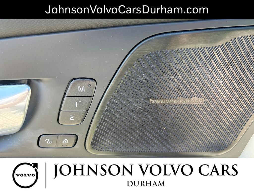 2023 Volvo XC60 B5 Plus Dark Theme