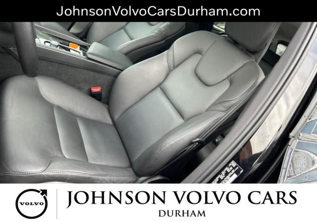 2023 Volvo XC60 B5 Plus Dark Theme