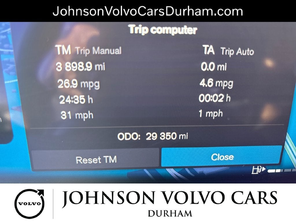 2024 Volvo XC40 B5 Plus Dark Theme
